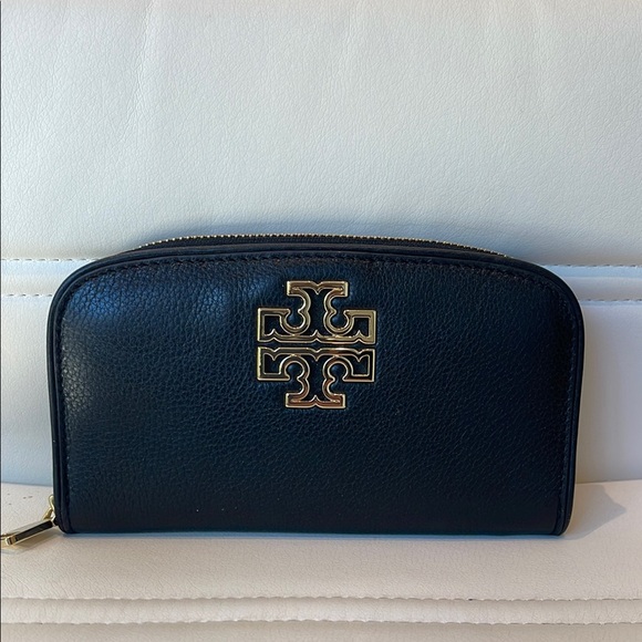 Tory Burch Handbags - NWT - Tory Burch Black Leather Zip Wallet